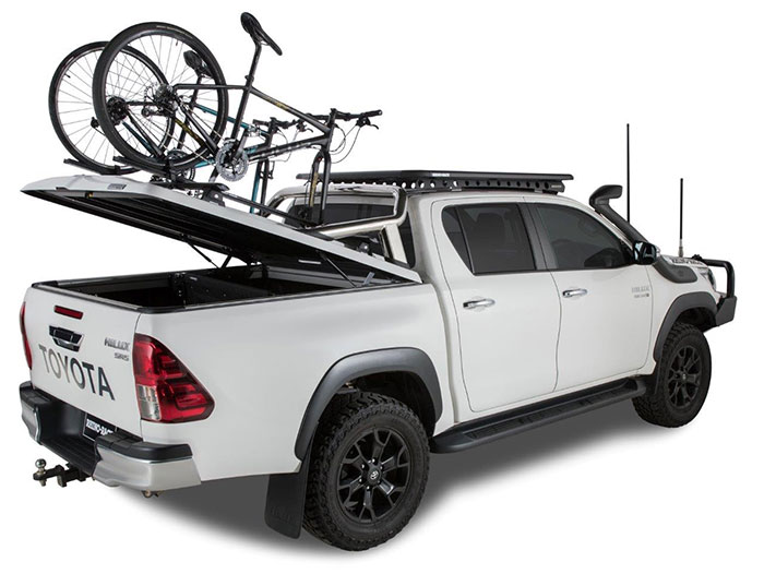 Proform Tango sports lid with roof bars and roll bar on a Toyota Hilux