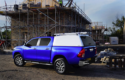 Pro//Top Low roof tradesman side view with glass rear door